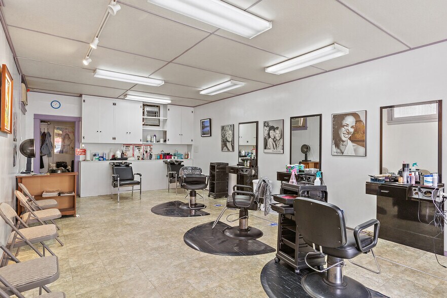 More Photos Of 12670 SW Farmington Rd, Beaverton Freestanding For Sale