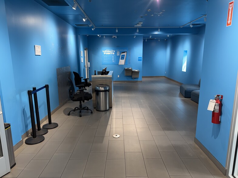 More Photos Of 2712-2720 Portage St, Kalamazoo Freestanding For Lease