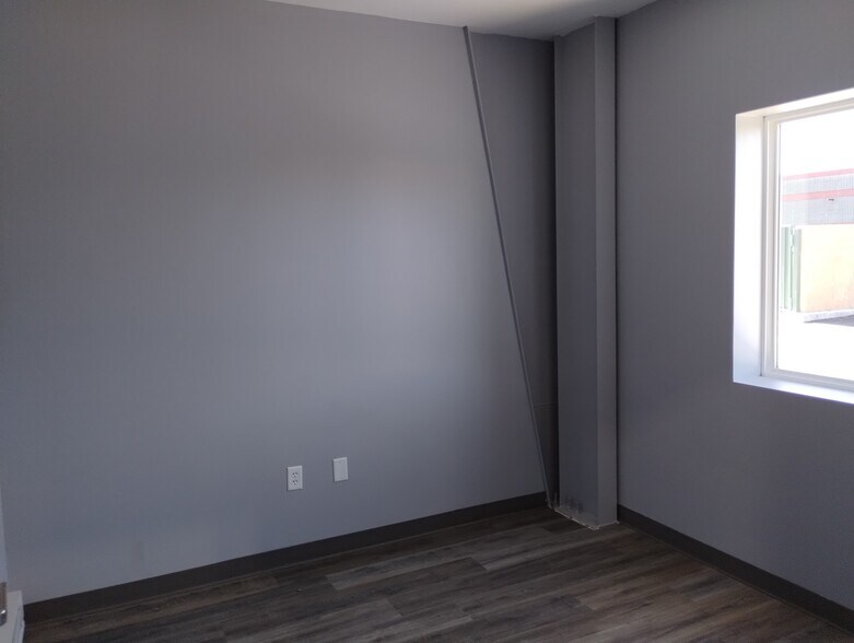 More Photos Of 1670 Paonia St, Colorado Springs Distribution For Lease