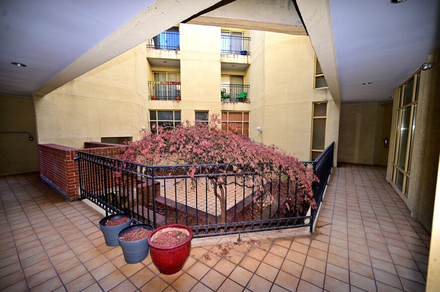 More Photos Of 723 S Charles St, Baltimore Office Residential For Sale