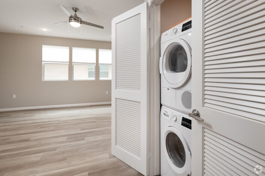 More Photos Of 2910 Allesandro St, Los Angeles Apartments For Lease