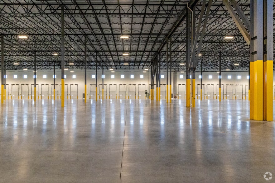 More Photos Of 925 Newark Ave, Elizabeth Unknown For Lease