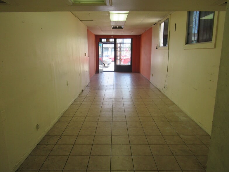 More Photos Of 8414-8422 State St, South Gate Storefront For Lease