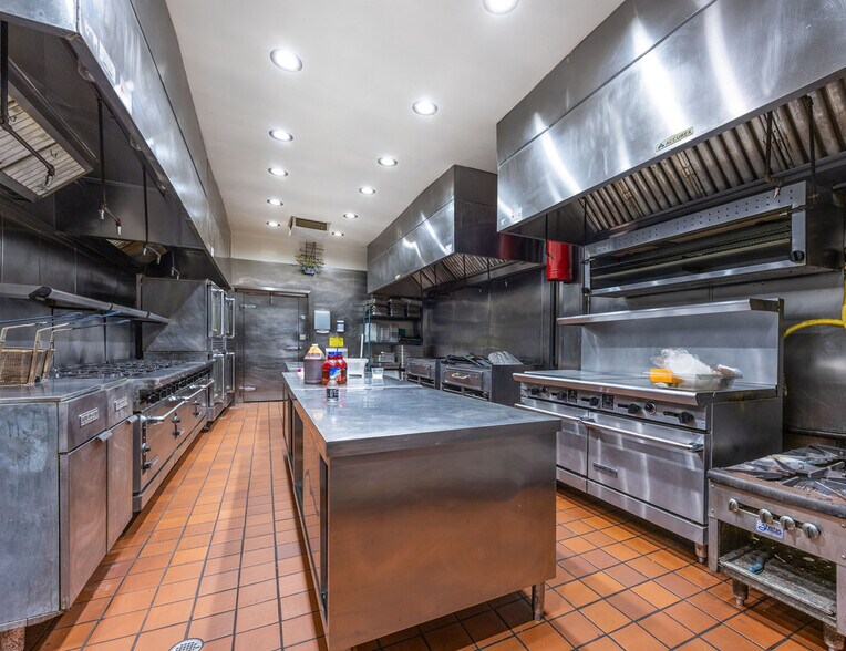More Photos Of 5122 Tujunga Ave, North Hollywood Lodge Meeting Hall For Sale