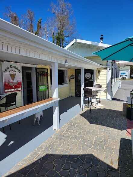 More Photos Of 6706 Limbaugh Ln, Hickory Marina For Sale