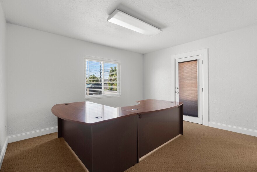 More Photos Of 2672 66th St N, Saint Petersburg Medical For Sale