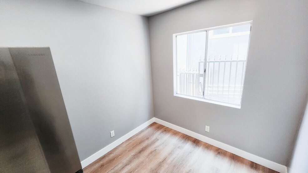 More Photos Of 5150 Ithaca Ave, Los Angeles Multifamily For Sale