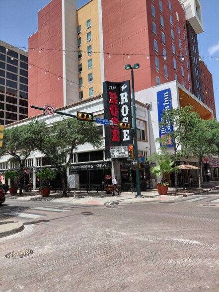 More Photos Of 420 E Houston St, San Antonio Storefront Retail Office For Lease