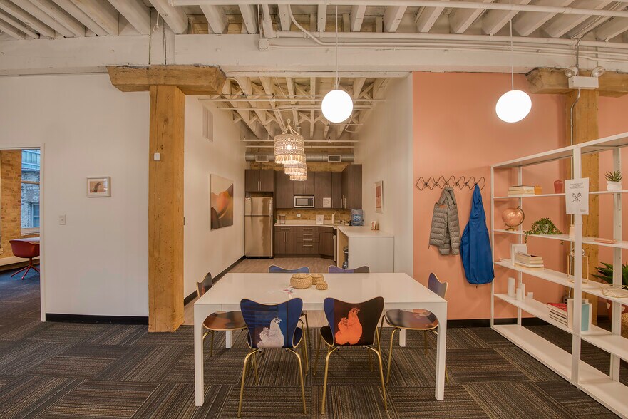 More Photos Of 10-18 W Hubbard St, Chicago Loft Creative Space For Lease
