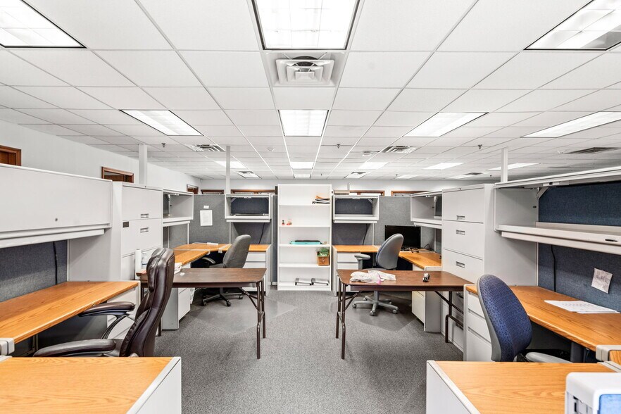 More Photos Of 135 Folly Mill Rd, Seabrook Office For Sale