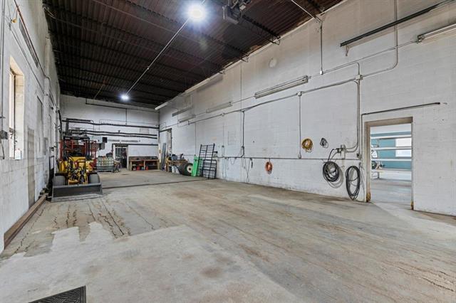 More Photos Of 8889 Oakwood Ave, Neenah Service For Sale