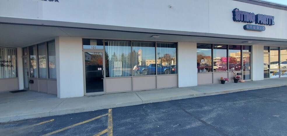 More Photos Of 121 Springfield Ave, Joliet Storefront Retail Office For Lease
