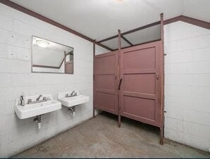 More Photos Of 4606 Cermak Rd, Cicero Freestanding For Sale