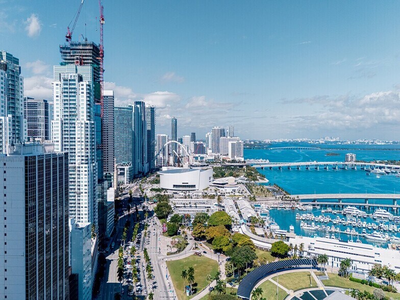 More Photos Of 150 SE 2nd Ave, Miami Office Residential For Lease