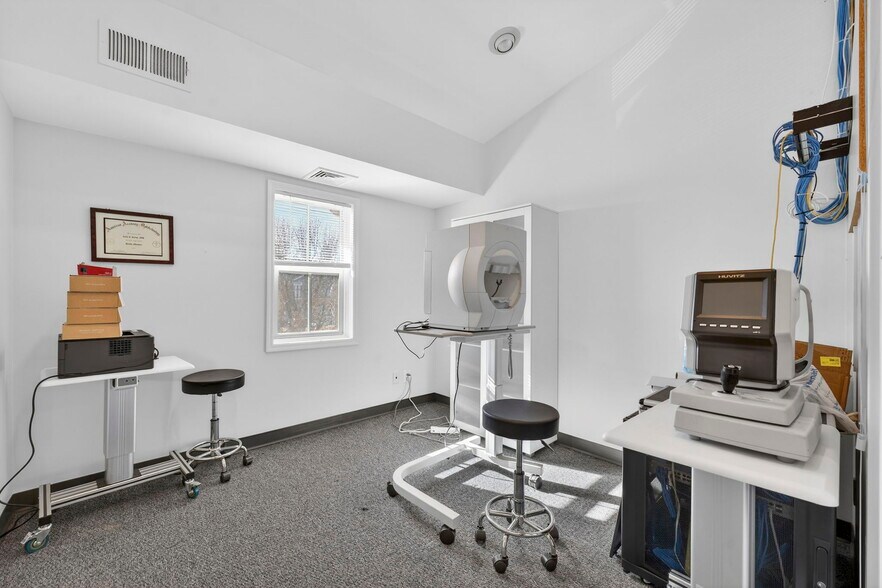 More Photos Of 10130-10134 Colvin Run Rd, Great Falls Medical For Lease