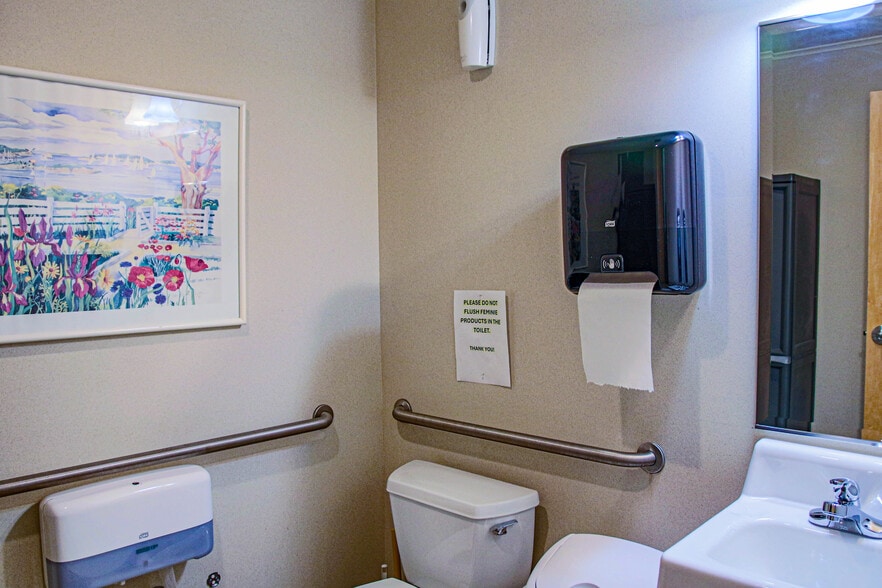 More Photos Of 600 Julian Ln, Arden Medical For Sale