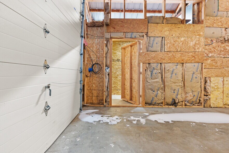 More Photos Of 1628-1630 Maple St, Reedsburg Warehouse For Lease