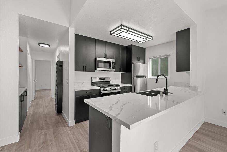 More Photos Of 1152 Pacific Beach Dr, San Diego Apartments For Sale