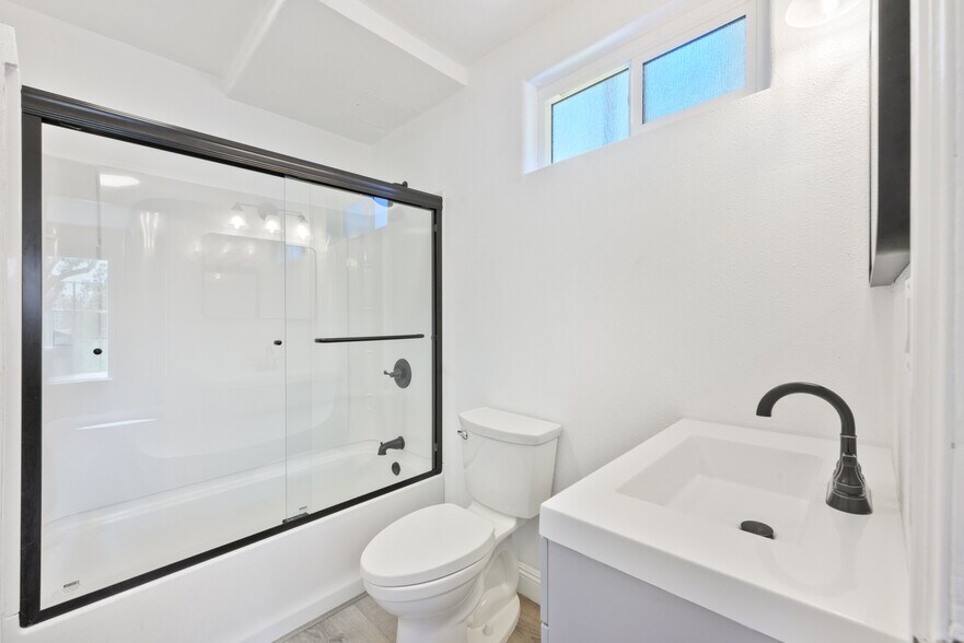 More Photos Of 208 Olive st, Santa Ana Multifamily For Sale