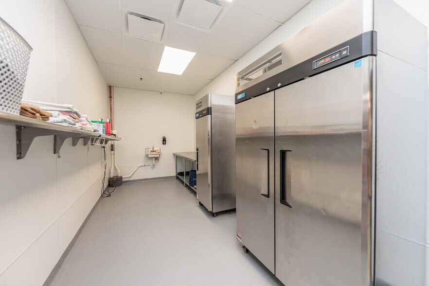 More Photos Of 8555-8735 Day Dr, Parma General Retail For Sale