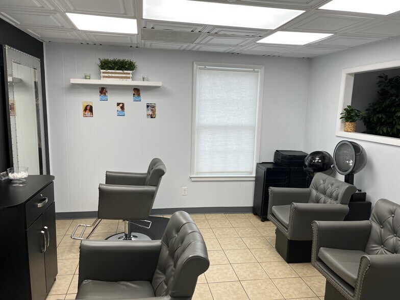 More Photos Of 60 Stirling Rd, Watchung Storefront Retail Office For Lease
