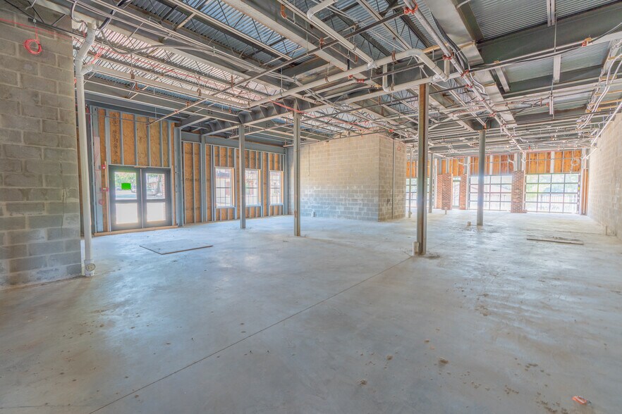 More Photos Of 4 Mill St, Bristol Restaurant For Lease