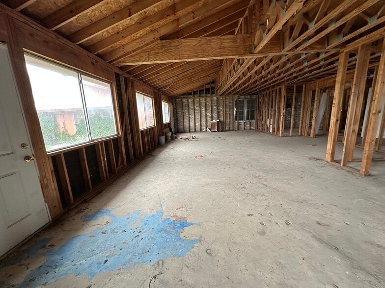 More Photos Of 6628 Crestway Dr, San Antonio Flex For Sale