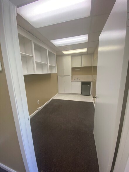 More Photos Of 5637 N Pershing Ave, Stockton Medical For Lease