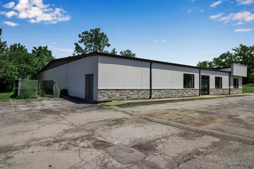 More Photos Of 3310 Southwestern Blvd, Orchard Park Freestanding For Lease