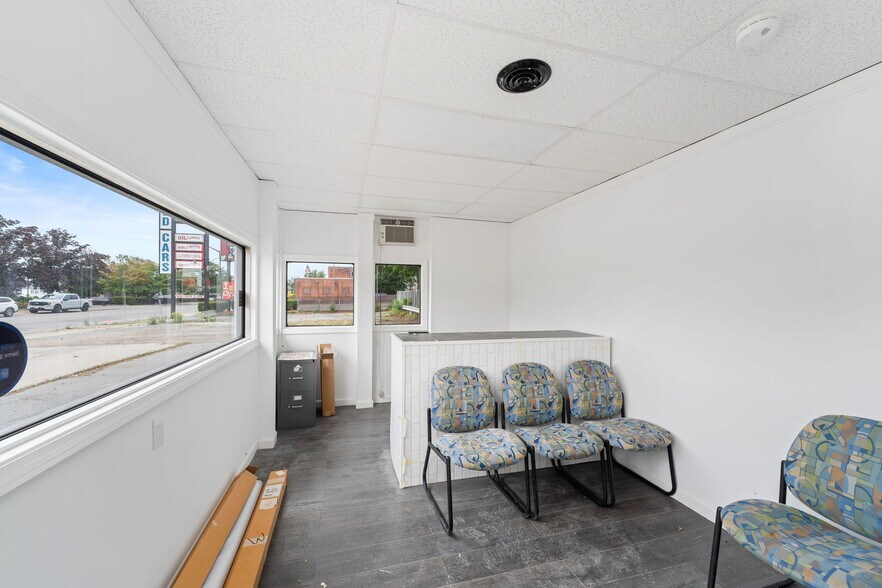 More Photos Of 2147 Acushnet Ave, New Bedford Service Station For Sale