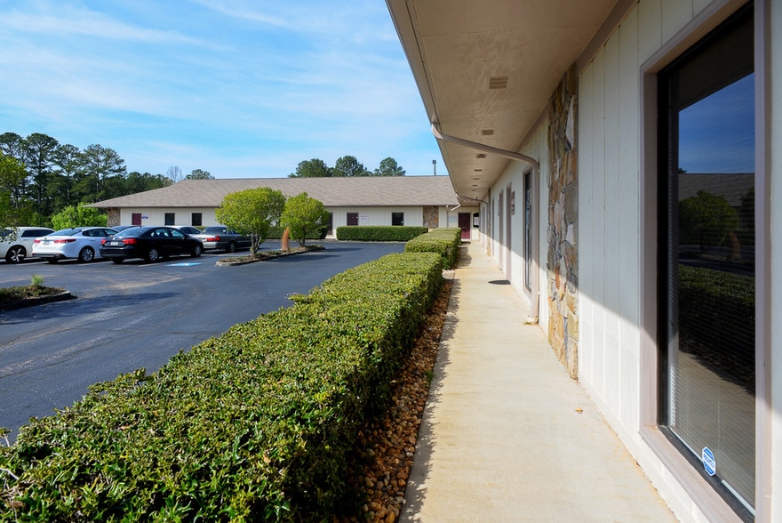 More Photos Of 125 Commerce Dr, Fayetteville Medical For Lease