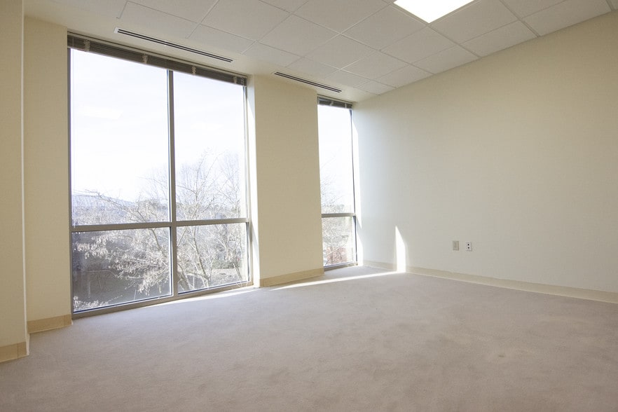 More Photos Of 741 W Lanier Ave, Fayetteville Office For Lease