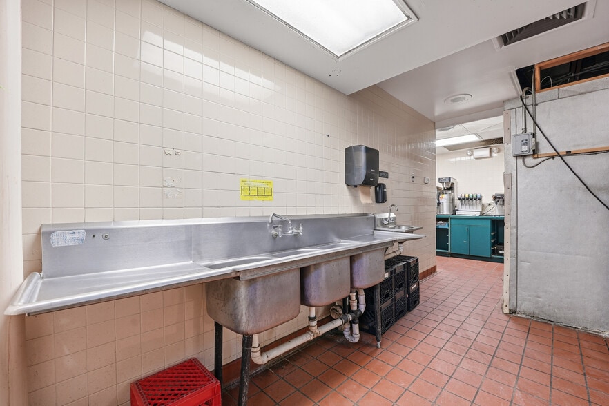 More Photos Of 2305 Wilmington Rd, New Castle Restaurant For Sale