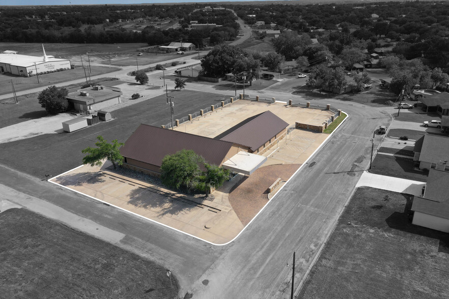Primary Photo Of 598 Cactus St, Giddings Medical For Lease