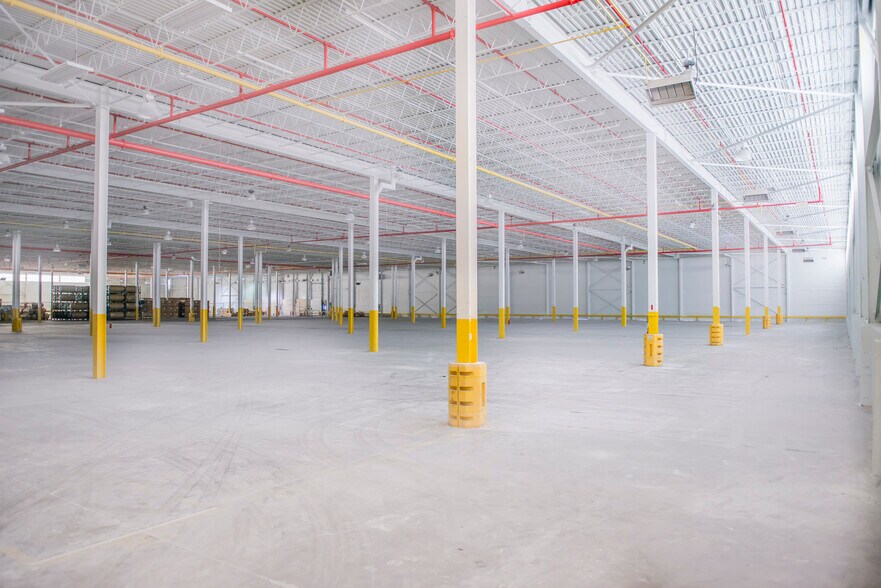 More Photos Of 410 E Lyerla Dr, Herrin Distribution For Lease