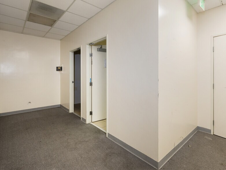 More Photos Of 320-330 E Manchester Blvd, Inglewood Bank For Lease