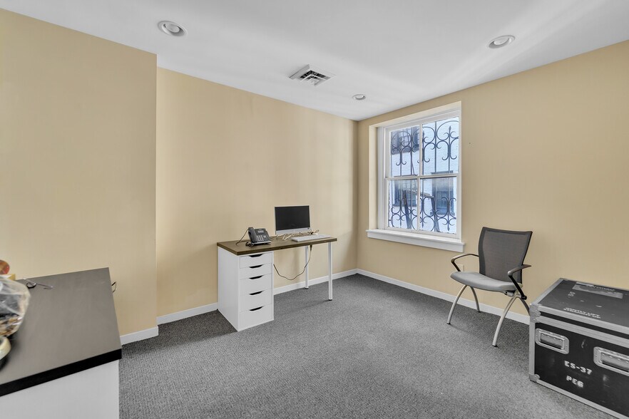 More Photos Of 518 N Charles St, Baltimore Storefront Retail Office For Sale