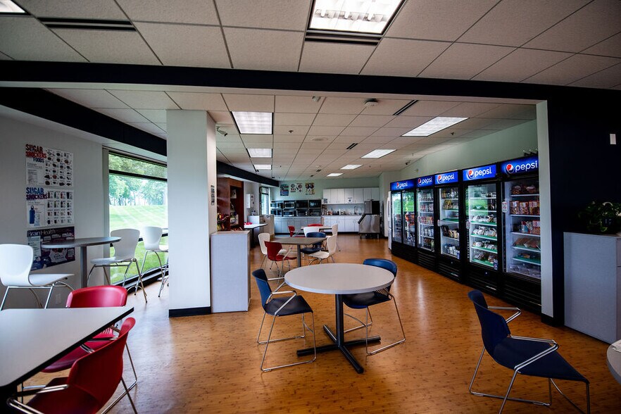 More Photos Of 6000 Westown Pky, West Des Moines Office For Lease