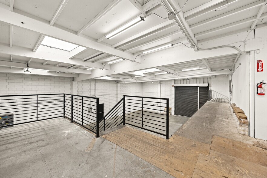 More Photos Of 2702 Saint Louis Ave, Signal Hill Warehouse For Lease