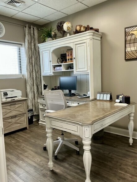 More Photos Of 13 Parkway Dr, Plainfield Warehouse For Lease