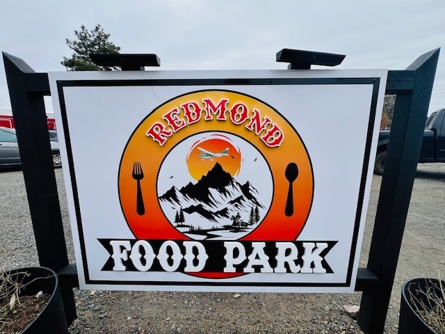 Primary Photo Of 122 SW 5th St, Redmond Specialty For Sale