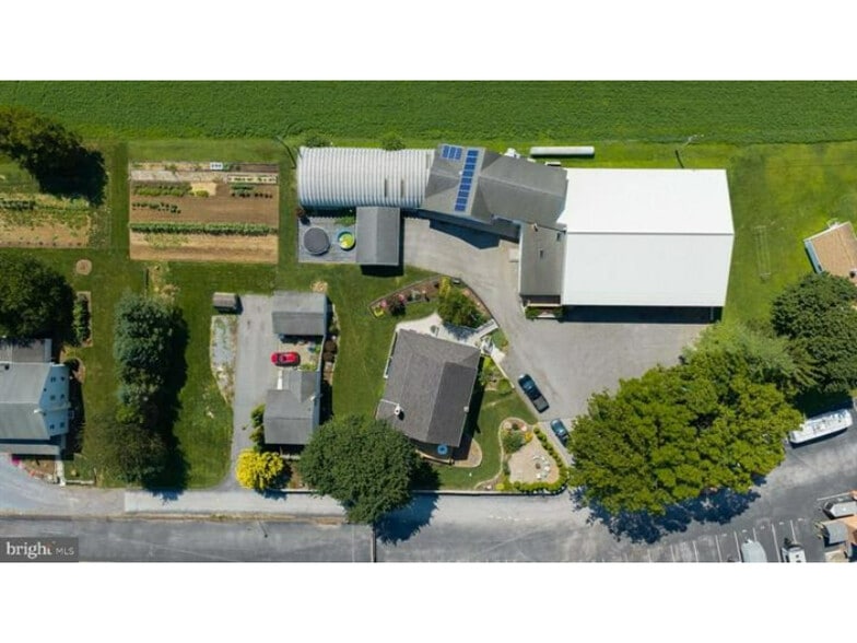 More Photos Of 240 Railroad Ave, Bird In Hand Flex For Sale