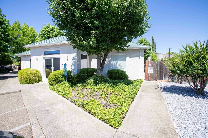 More Photos Of 353 Park Marina Cir, Redding Loft Creative Space For Sale