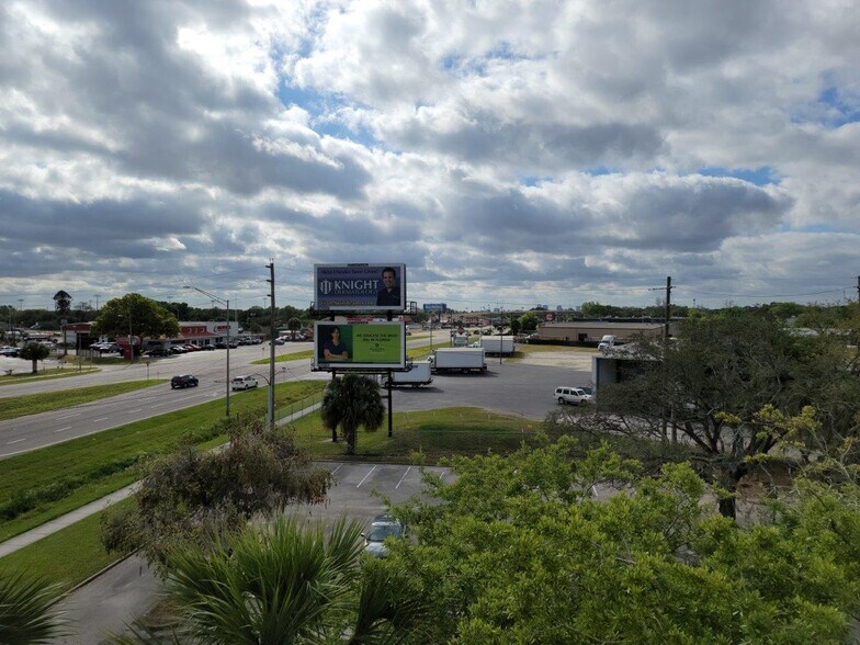 More Photos Of 5104 N Orange Blossom Trl, Orlando Office Residential For Lease