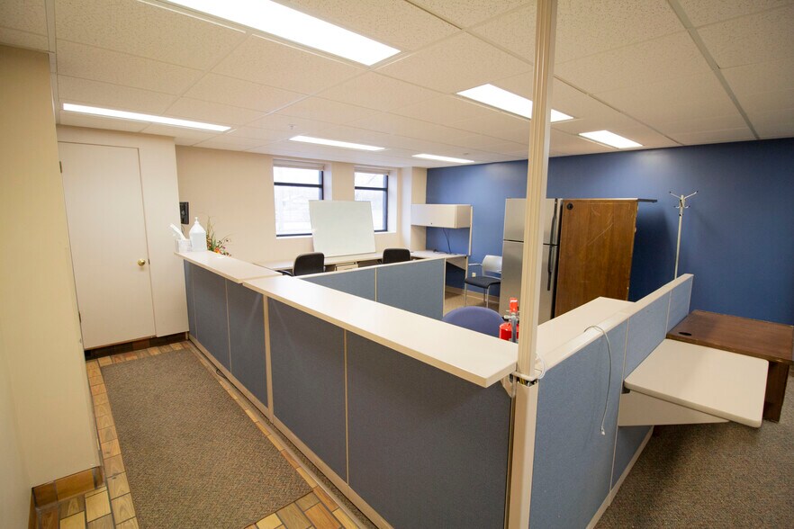 More Photos Of 1206 E Crosstown Pky, Kalamazoo Manufacturing For Lease