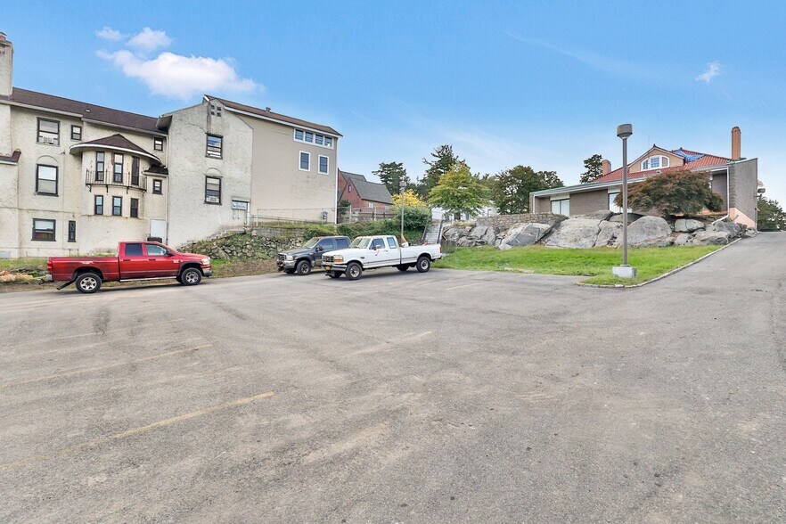 More Photos Of 1022 N Broadway, Yonkers Office For Lease