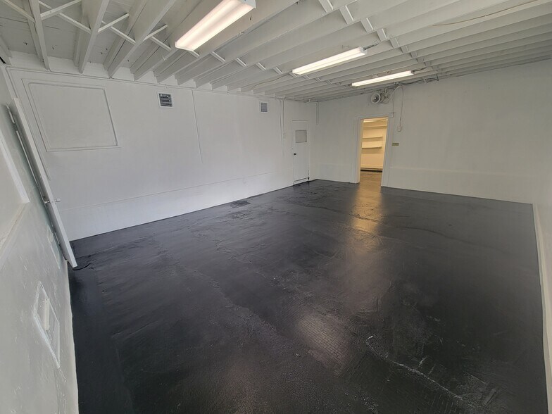 More Photos Of 2893 Edison Ave, Jacksonville Storefront Retail Office For Lease