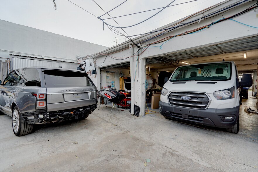 More Photos Of 205 N Dixie Hwy, Hallandale Beach Service For Sale