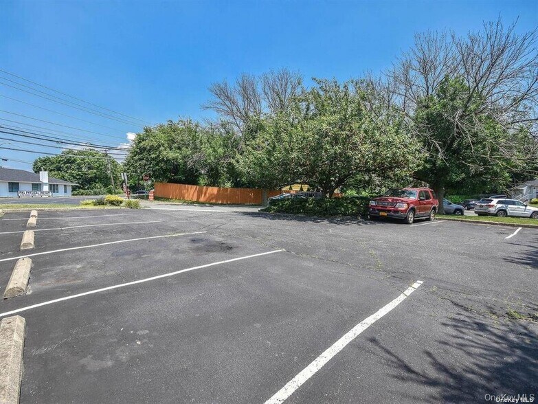 More Photos Of 811 Old Country Rd, Plainview Office Residential For Lease