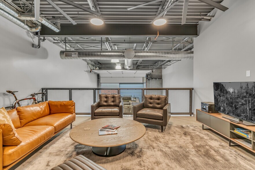 More Photos Of 15032 N 74th St, Scottsdale Showroom For Sale